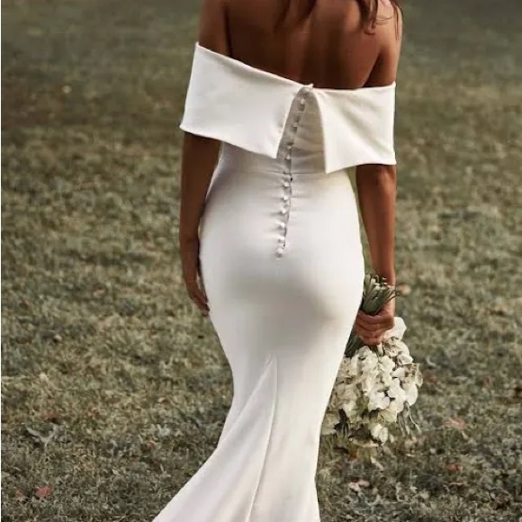 Brand New, never been worn Custom Grace Loves Lace size 4 wedding dress. - Picture 5 of 5